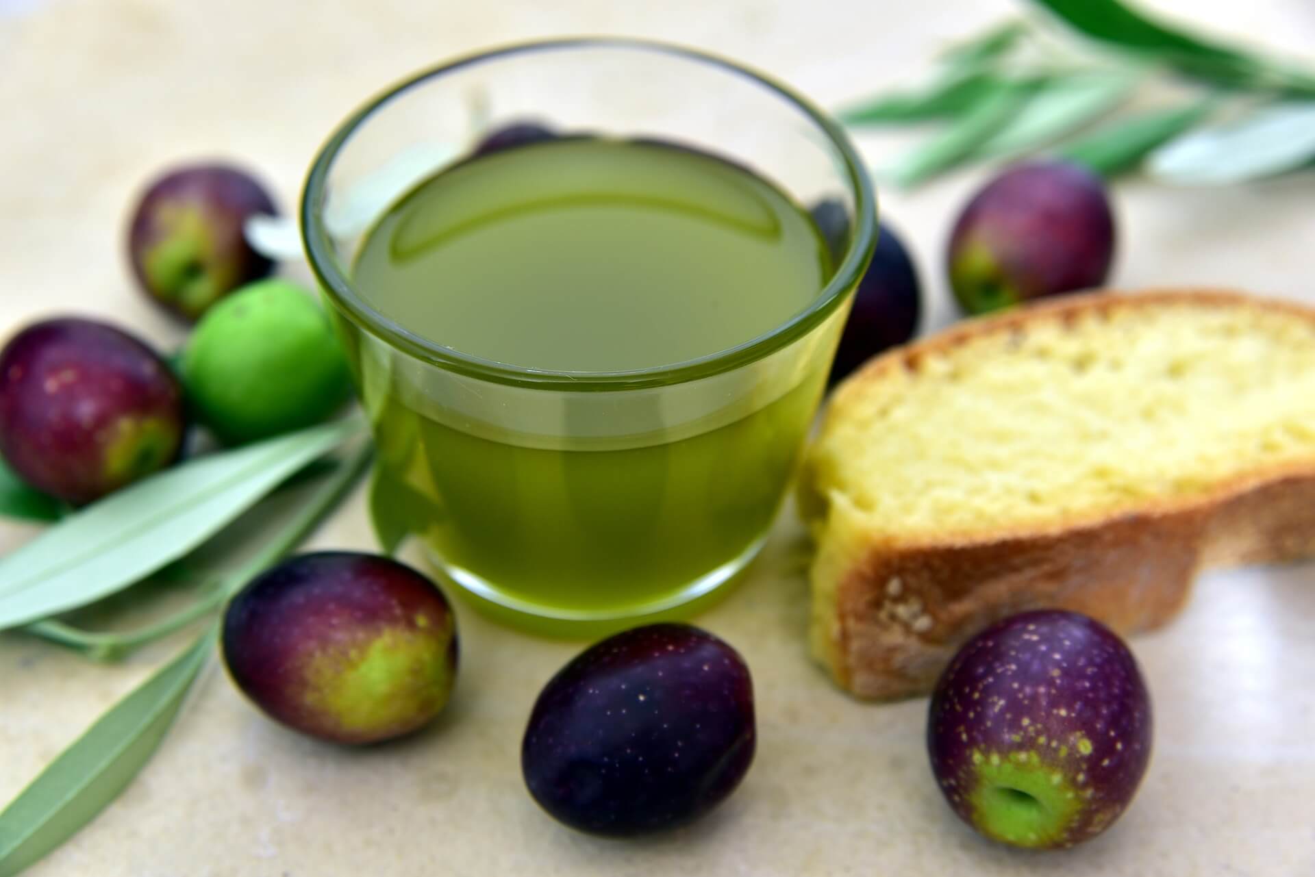 Jak przechowywać oliwę w kuchni i jakie właściwości posiada?